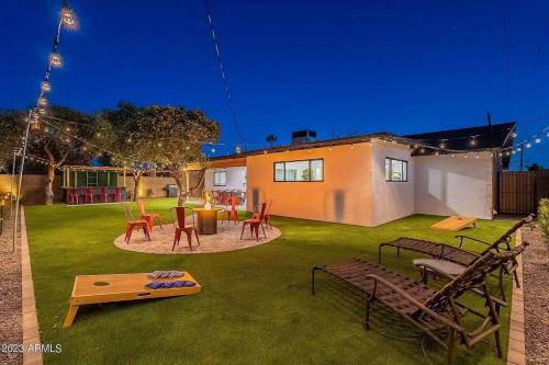 Spacious Scottsdale Home w/ Mini Golf Course