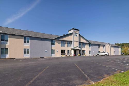 Quality Inn - image 9