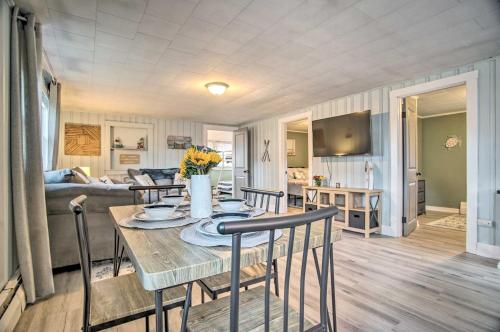 Buttermilk Cottage in Cape Cod Steps to Beach in Wareham, USA