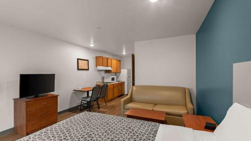 WoodSpring Suites Evansville - image 12