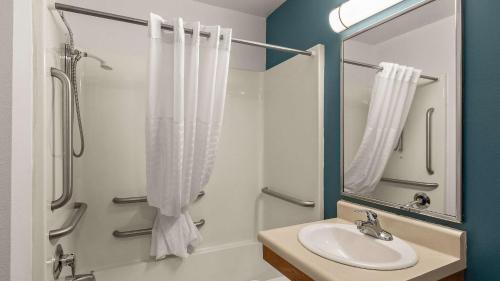 WoodSpring Suites Evansville - image 11