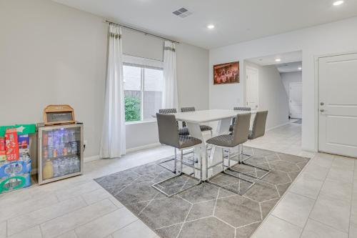 Spacious Las Vegas Home with Patio, 17 Mi to Strip!, Las Vegas (photo 9)