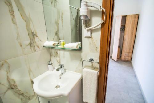 Simo apartments airport Podgorica - image 14