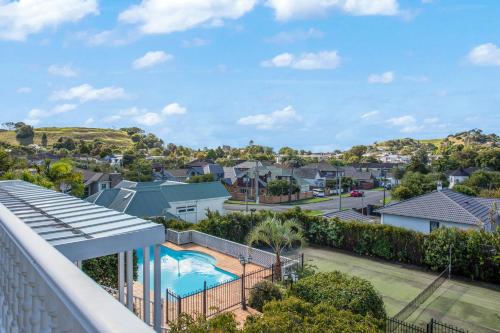 Grande Vista 5Br Manor with Pool & Mt Eden Views - image 2