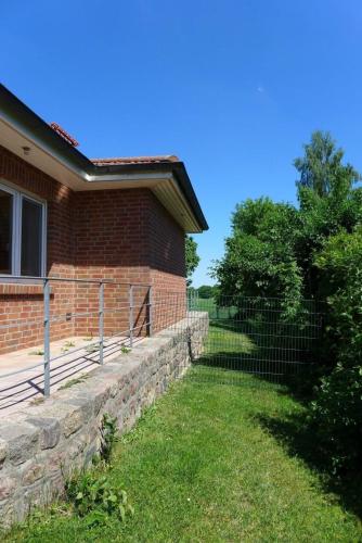 Moderner Ferienbungalow mit Terrasse und Garten