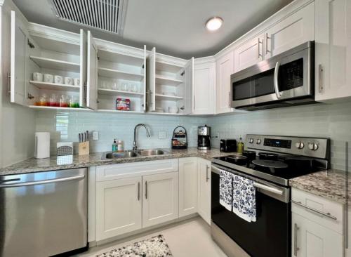 Modern Townhouse with terrace! in Homestead, USA