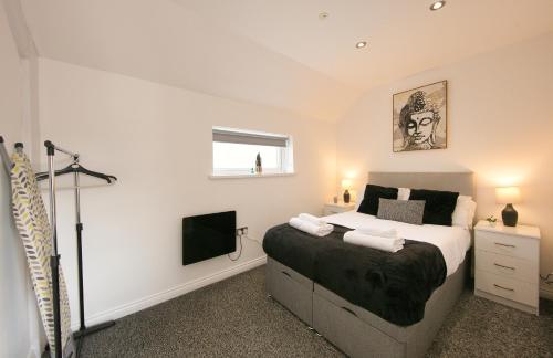 Stylish Stay With Private Garden! Near City Centre - Contractors, Relocators, Tourists