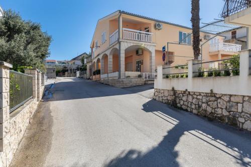 Apartments by the sea Podaca Makarska - 13189 - image 4