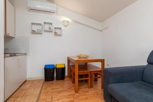 Apartments by the sea Podaca Makarska - 13189 - image 3