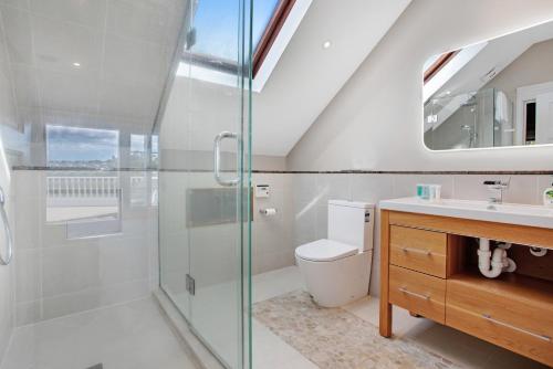 Five-Bedroom House image 10