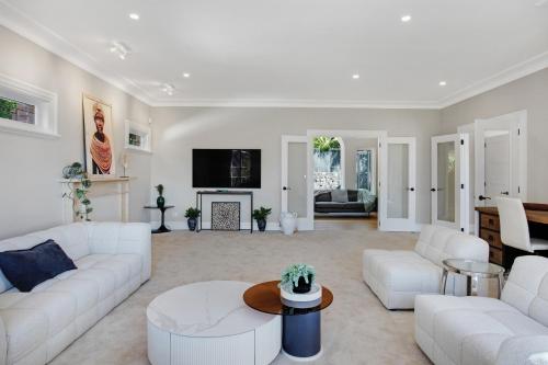 Five-Bedroom House image 9