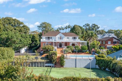 Five-Bedroom House image 8