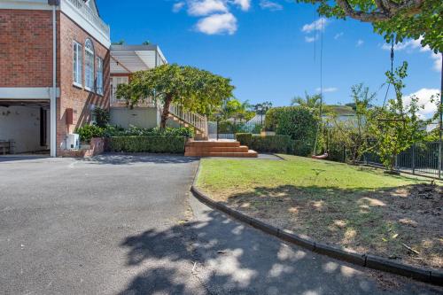 Five-Bedroom House image 4