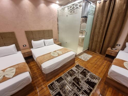 C Plaza Hotel - image 6