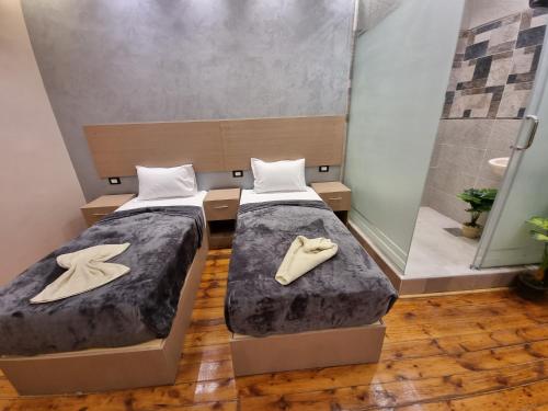 C Plaza Hotel - image 2