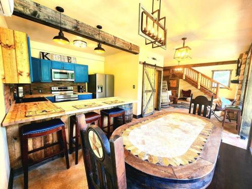 Waterfront Houston Hide out In A Magical Forest in Magnolia (TX)
