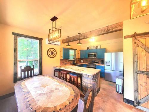 Waterfront Houston Hide out In A Magical Forest in Magnolia (TX)
