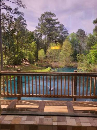 Waterfront Houston Hide out In A Magical Forest in Magnolia (TX)