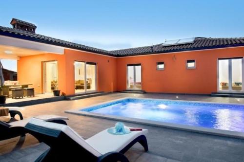 Ferienhaus in Kapelica, Istria County mit Privatem Pool