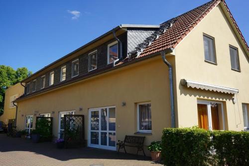 Maisonettenwohnung mit Wendeltreppe zu den Schlafzimmern mit Seeblick