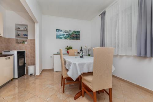 Two-Bedroom Apartment with Terrace image 5