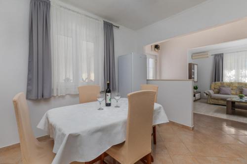 Two-Bedroom Apartment with Terrace image 4