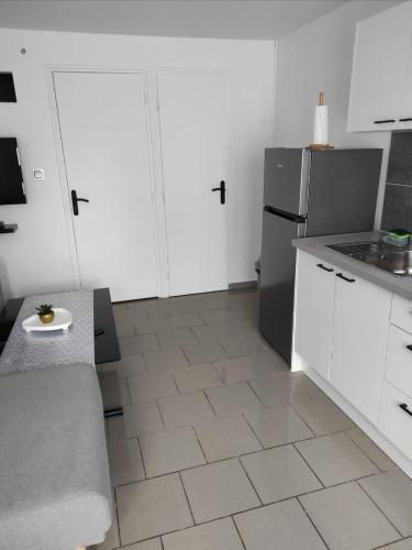 Dom ( m²) w okolicy Sin-le-Noble z 1 sypialnią/ami i 1 łazienką/ami (Comfortable studio & wifi smart TV 5 min de Douai) in Douai