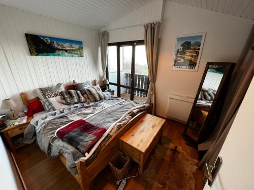 "Chez Muttie" At the heart of Thollon Resort between lake and mountain in Thollon-les-Memises