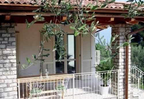 Charmantes Ferienhaus in Toscolano Maderno mit Botanischem Garten und Seeblick