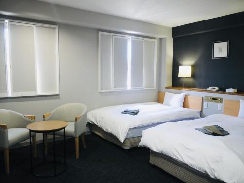 2 twin beds