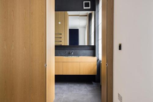 The Tree House 2 bedroom apartment by Hyde Park - image 4