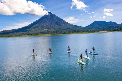 Love House Arenal-Volcano & Lake views