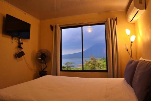 Love House Arenal-Volcano & Lake views