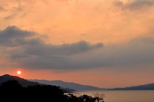 Love House Arenal-Volcano & Lake views