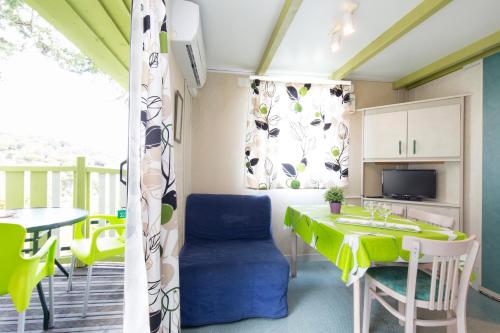 Camping Bungalows El Far
