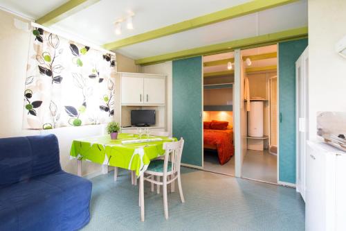 Camping Bungalows El Far