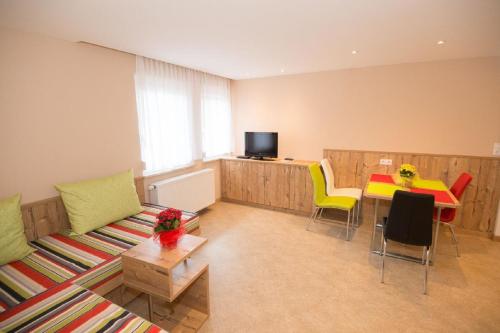 Schöne Ferienwohnung mit Südostbalkon (Schone Ferienwohnung mit Sudostbalkon) in โอเบิร์น