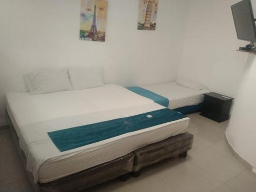 2 twin beds