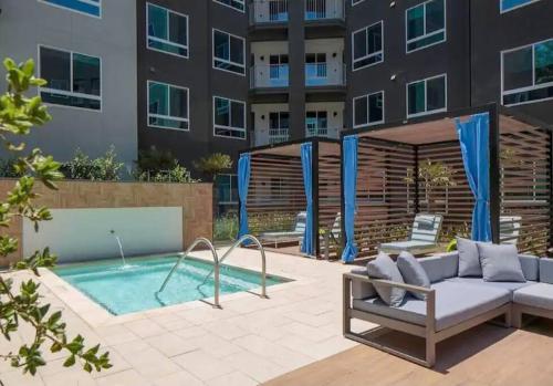 Huge 2bd Apt Near Disneyland and Anaheim Conv Center