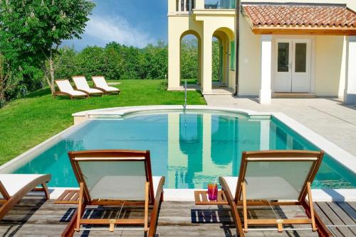 Villa Demetra mit zauberhafter Aussicht, 8 Personen, Infinity Pool, Billiard, Tischtennis