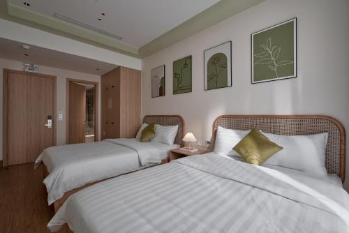 2 double beds