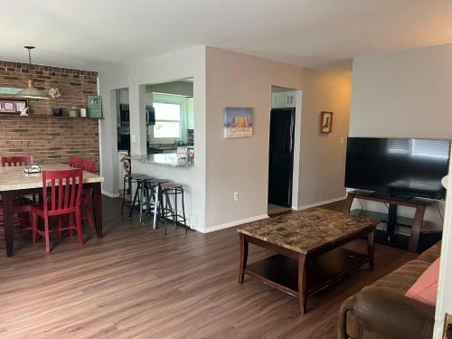 Near Ocean Ave 3 Bedrooms Apartment in Long Branch, USA