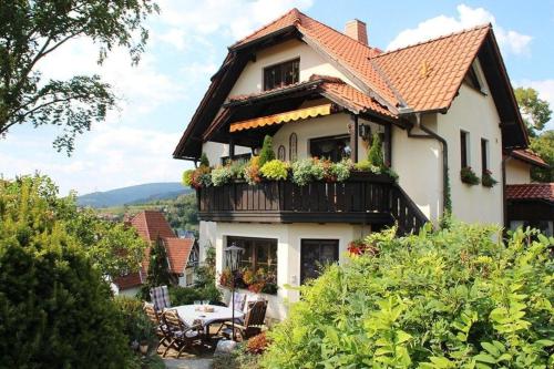 Große Ferienwohnung in Rauenstein mit Garten, Terrasse und Grill und Panoramablick - Apartment - Rauenstein