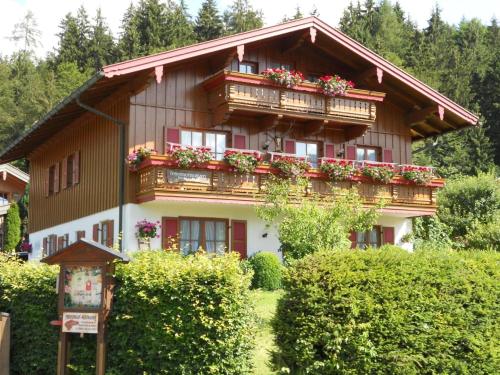 Komfortable Ferienwohnung im zweiten Obergeschoss mit herrlichem Bergblick