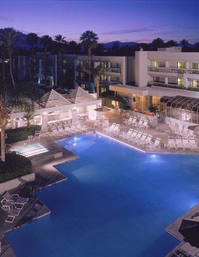 游泳池, 印第安威爾斯度假酒店 (Indian Wells Resort Hotel) in 印第安維爾斯(CA)
