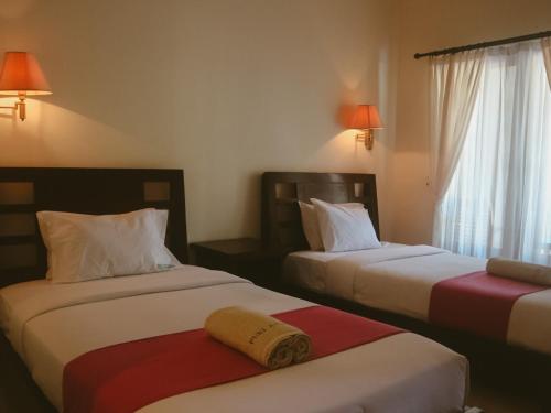 New Puri Asih Hotel - Tap to explore photos