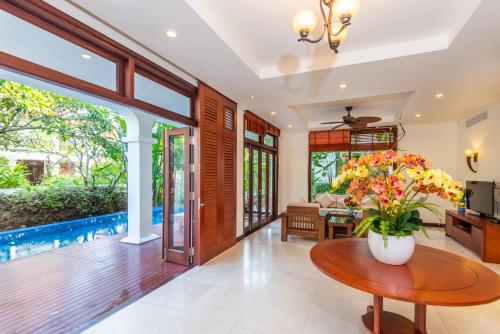Da Nang Beach Villa Resort - image 2