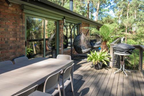 Erkély/terasz, 100 négyzetméteres, 4 hálószobás Villa 3 fürdőszobával Upwey területén (Elliott Lodge - for Family/Pets) in Ferntree Gully