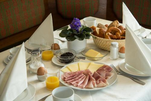 อาหารและเครื่องดื่ม, Gastehaus Lasser in พลัทซ์