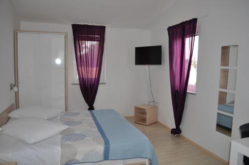 2 twin beds